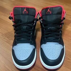 Air Jordan 1 Mid
Men's Shoes
